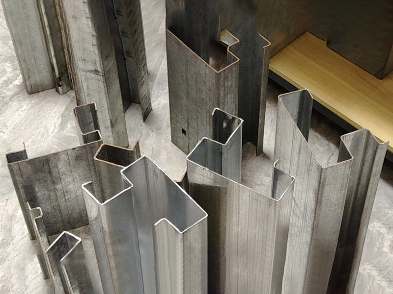 打包箱顶梁成型机