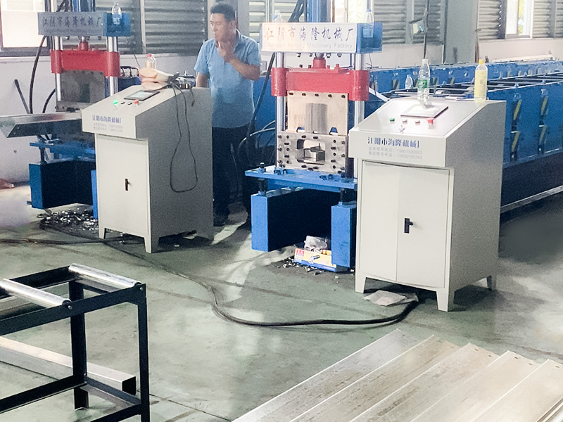 快拼箱横梁冷弯成型机