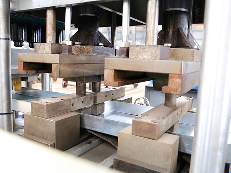 80-300型C/U檩条冷弯成型机