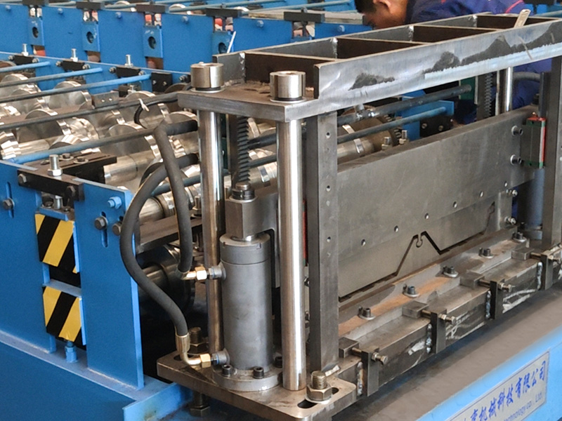 YX25-820 光伏瓦冷弯成型机